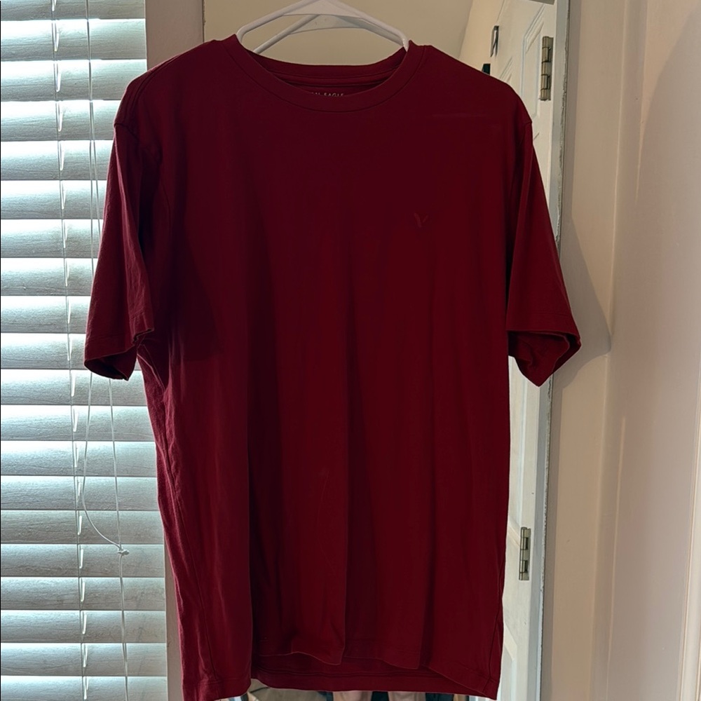 Men's American Eagle Red T-Shirt